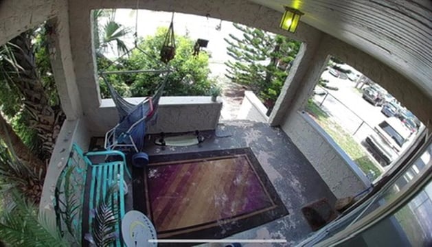 CAFÉ MATUTINO EN EL AMPLIO PORCHE DELANTERO - 506 Silver Beach Ave Casa