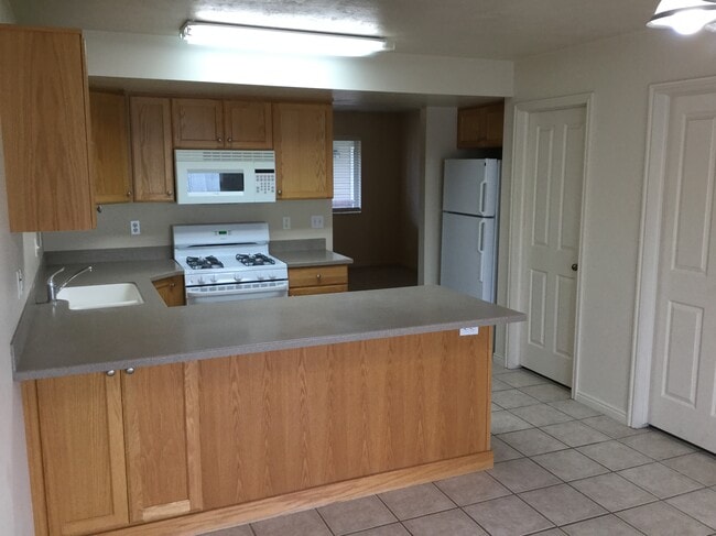 Kitchen - 509 Raven Way Unit B