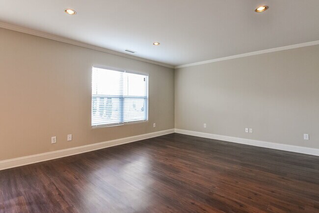 Photo - 535 Kerriann Ln