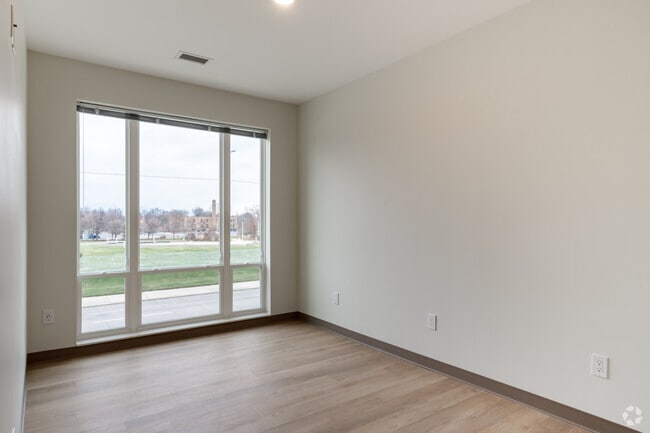 2BR, 1BA - 817SF - Bedroom