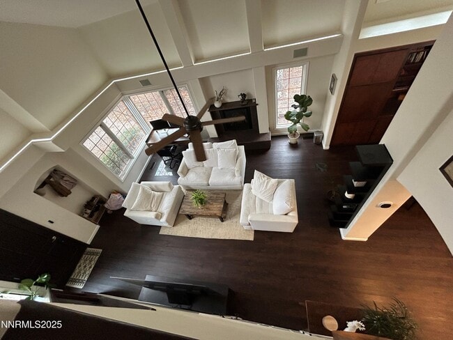 Photo - 655 E Riverview Cir