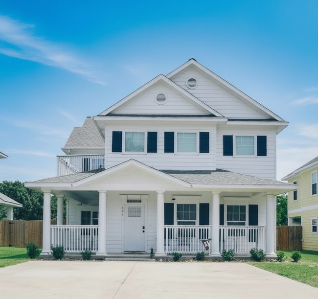 Building Photo - 601 Highlands St