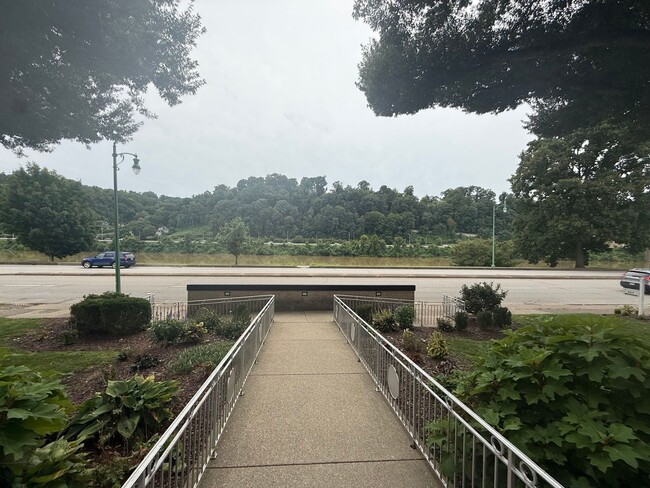 Photo - 1108 Kanawha Blvd E Unidad 205