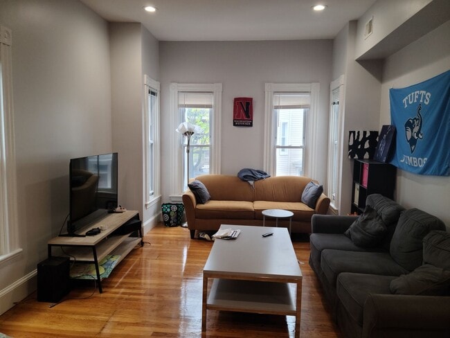 Photo - Central Square - Central AC - Updated - On site Laundry - Bike Storage Unidad #2