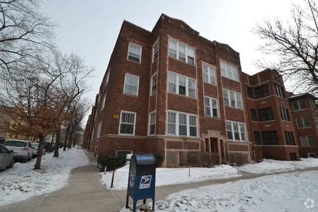 Building Photo - 5023 N Winchester Ave Rental