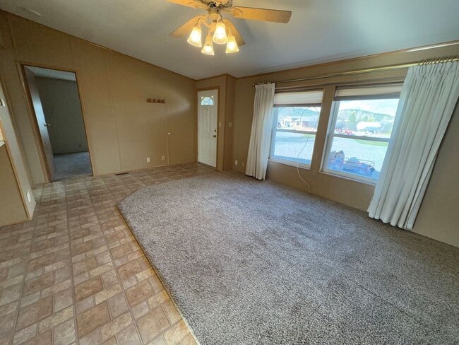 Photo - Comfortable 2-Bed, 1-Bath Home in Reed Poi...