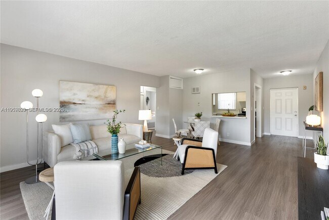 Photo - 550 NE 20th St Unidad 11