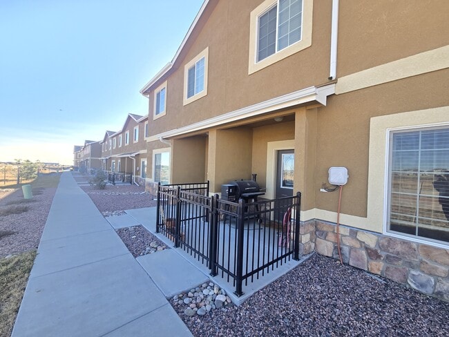 Photo - 7662 Spruce Pne Grv