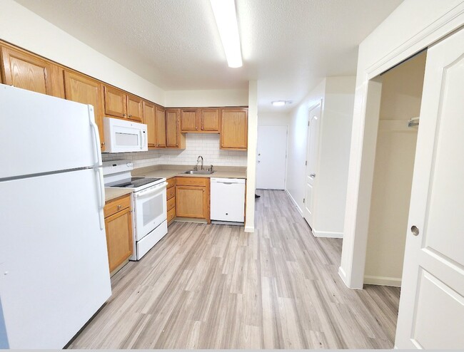 Photo - 1330 Zephyr St Unidad 10