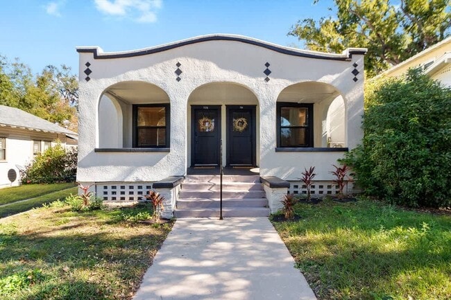 Building Photo - 713 1/2 Johnson Ave