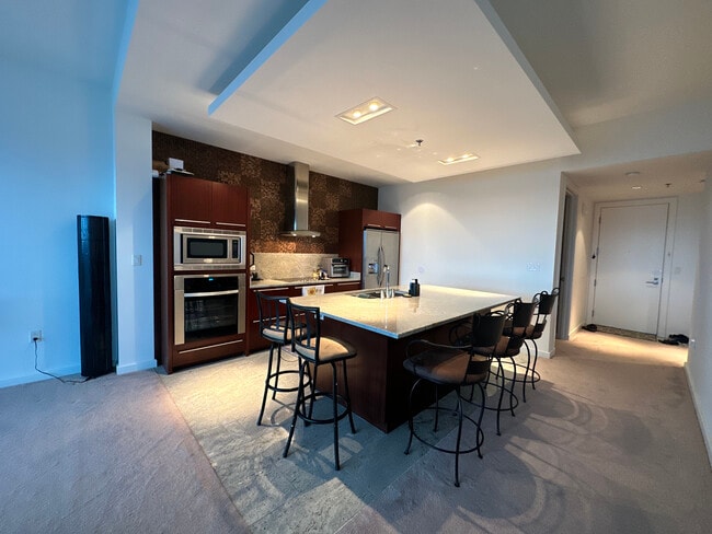 Building Photo - 4471 Dean Martin Dr Unit 2806