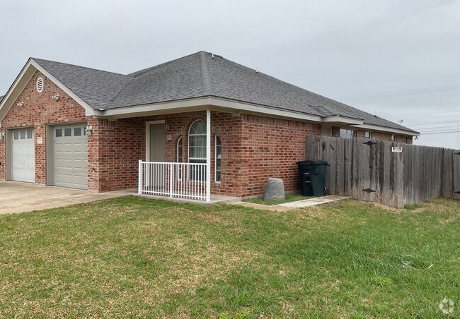 Building Photo - COMING SOON! Unit 5010 Heather Lane - B Rental