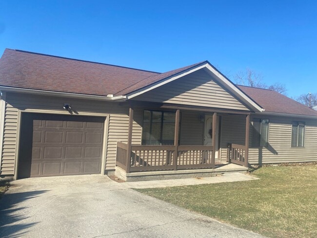 Photo - One level Home - 3 Bedroom w/ Garage- Available 08/05!