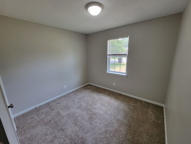 Photo - 1900 Kelly Dr