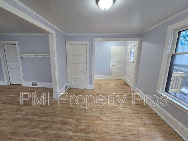 Photo - 3111 W Walnut St