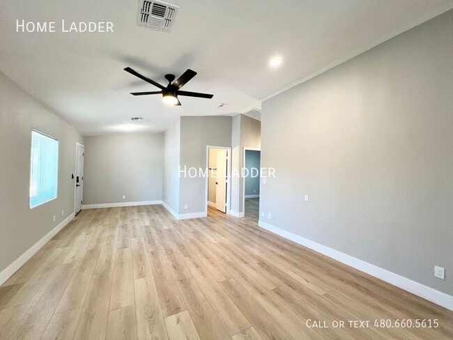 Photo - 1124 E Polk St Unit 1