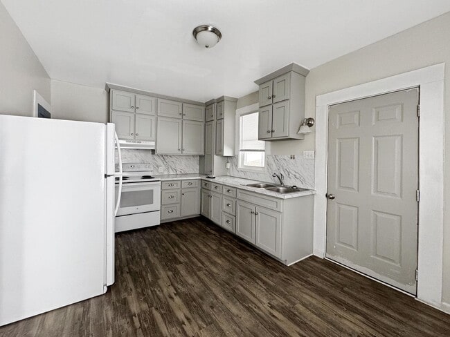 Building Photo - 471-473 West Fourth Street Unit 471