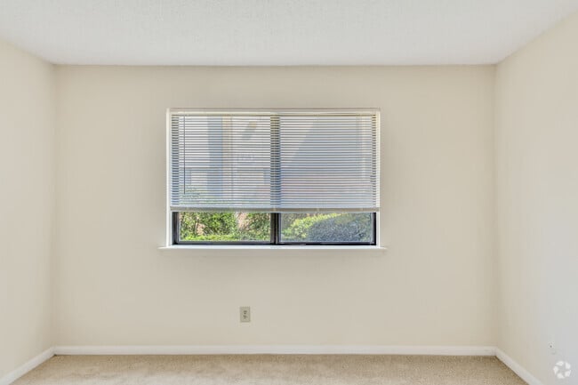2BR, 1BA - 900SF - Bedroom