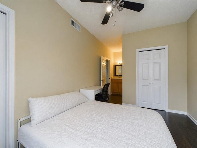 Photo - 3206 King St Unit 205