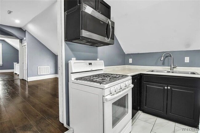 Photo - 199 Amber St Unit Upper