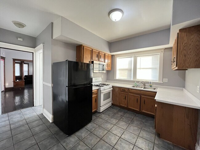 Photo - 305 Herkimer St Unit 2