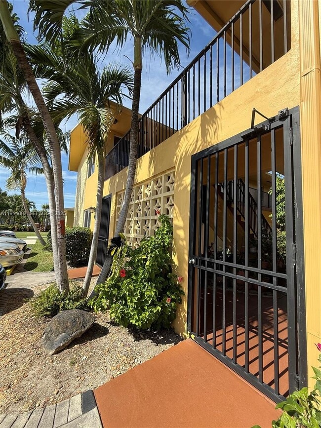 Photo - 1733 Mayo St Unit 9