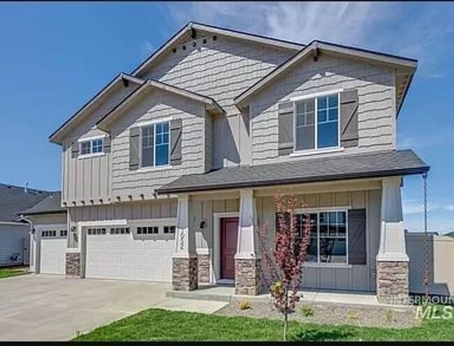 Building Photo - Spacious Home with Den!