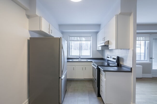 Building Photo - 4555 Av. Bonavista Unit 219