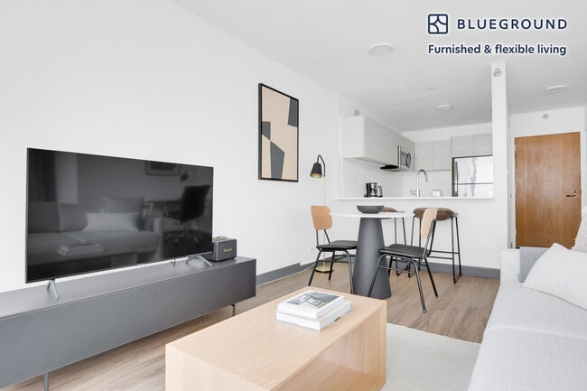 Photo - 420 E Ohio St Unit FL11-ID583