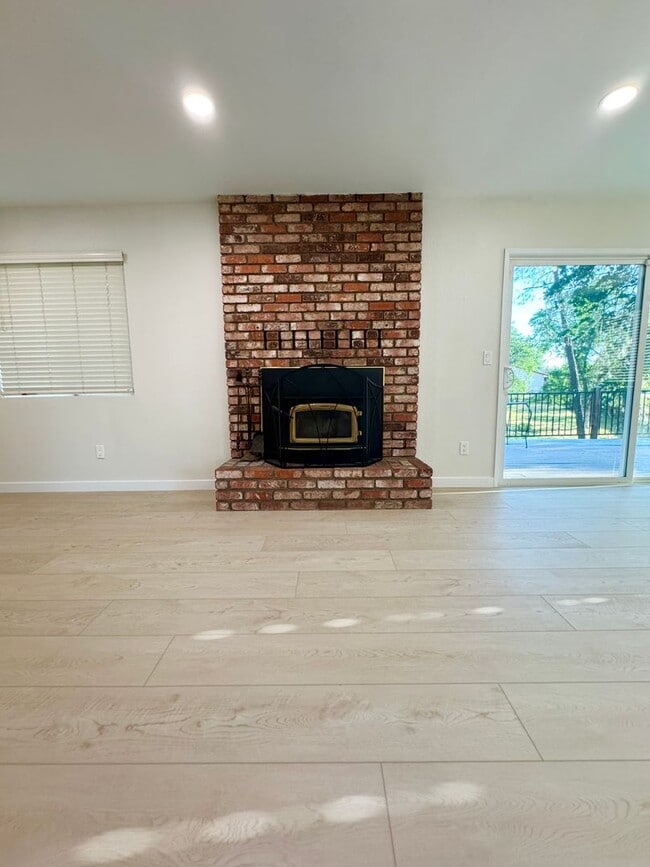 Photo - Live in West Redding!!