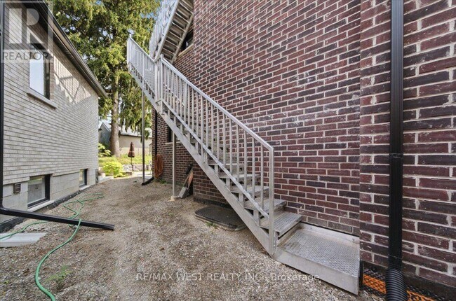 Photo - 50 Rotherham Ave