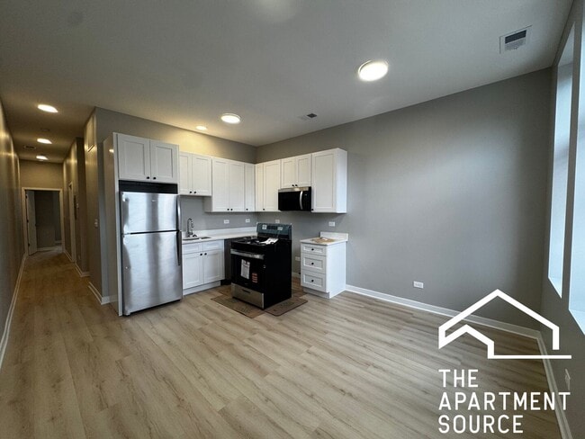 Building Photo - 4007 W School St Unit E