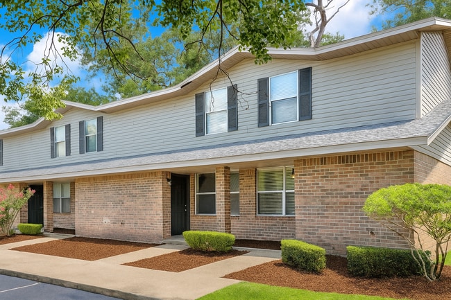 Building Photo - ***Cute 2 Bedroom Apartment in Orange City*** Unit 245-F