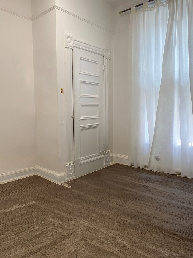 Photo - 455 Besserer St