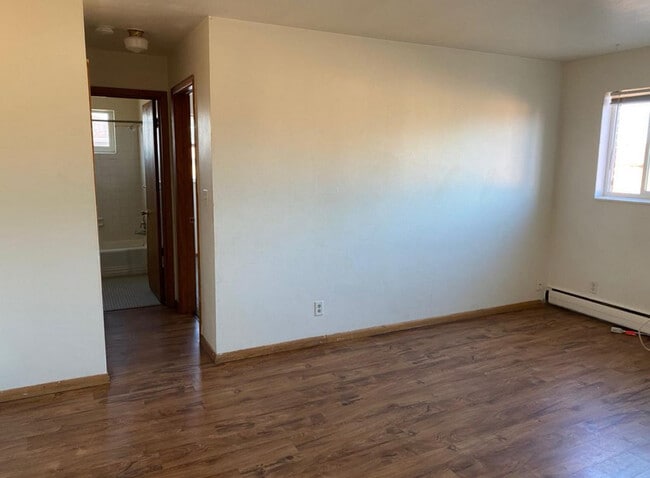 2215 W 74th St