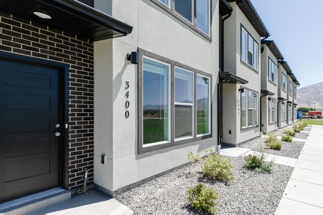 Building Photo - NT 3389