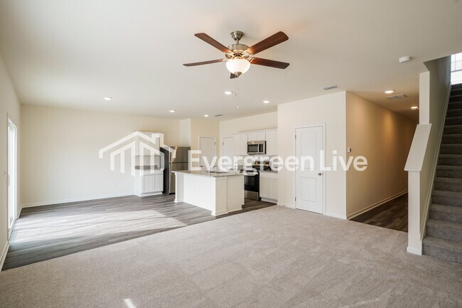 Photo - 153 Snowdrop Ave