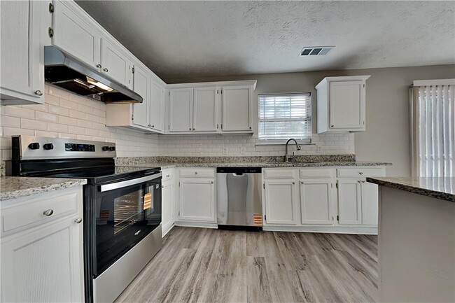 Photo - 5260 Harbins Point Ln NW