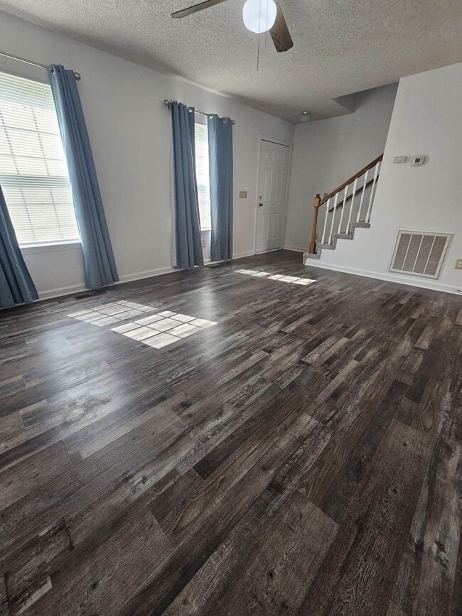 Photo - 1528 Richmond Rd