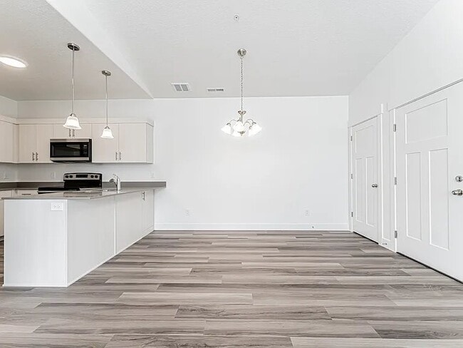 Photo - 13714 S Hanley Ln Unit 301