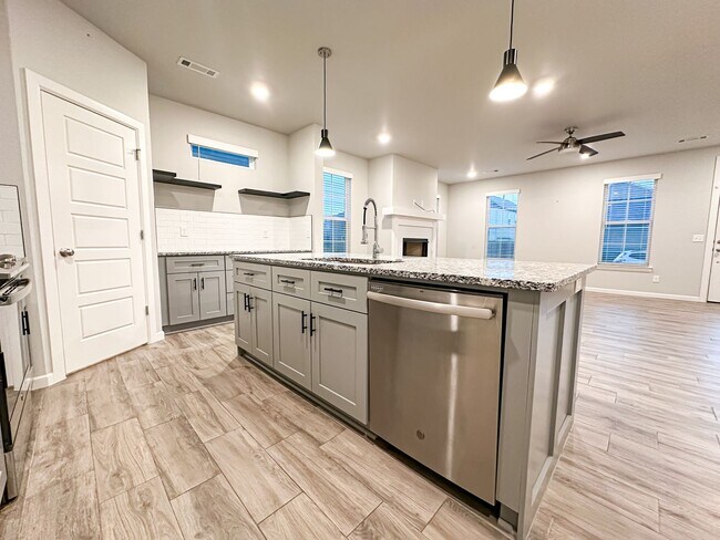 Photo - 1733 W Whitney Ln