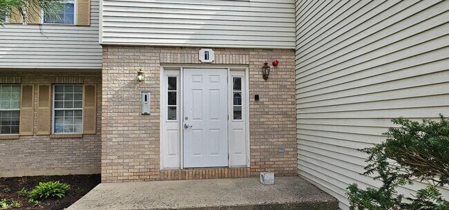 Building Photo - 1 Acorn Ln Unit 1D Rental