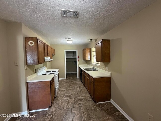Photo - 1695 Ravenwood Ln