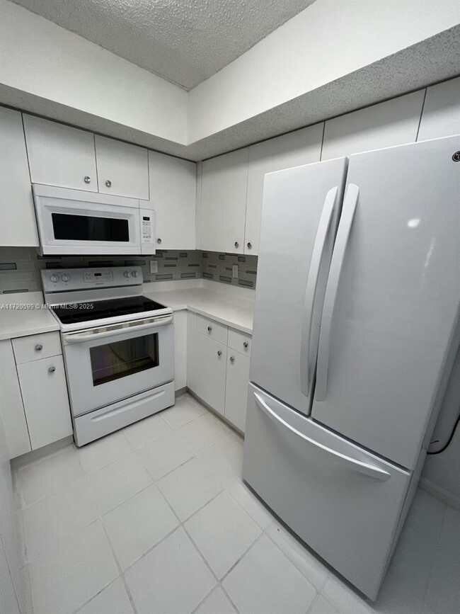 Building Photo - 5540 NW 61st St Unit 422 Rental