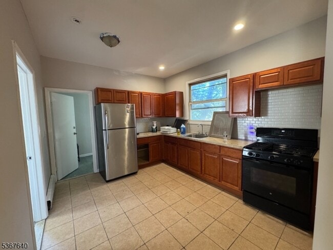 Building Photo - 191 21st St Unit 2-2 Rental