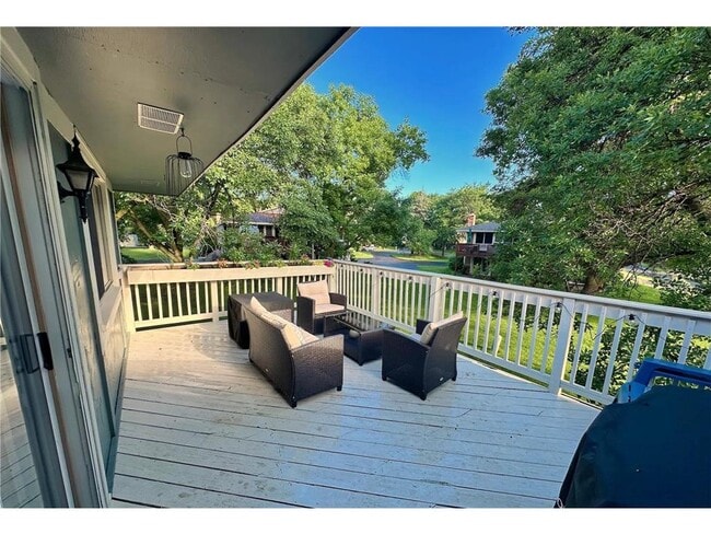 Photo - 7592 Zinnia Way N