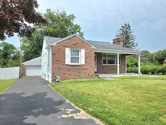 Building Photo - Charming and well-maintained ranch style available now!