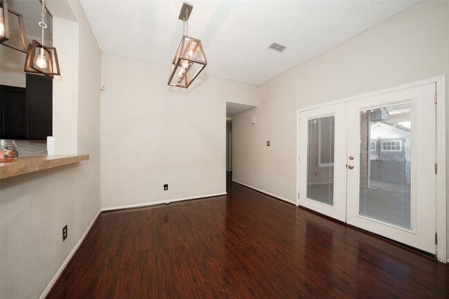 Building Photo - 13563 Catalina Village Dr