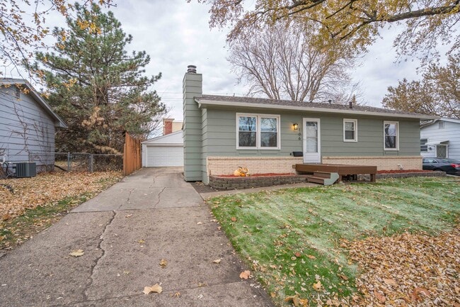 Building Photo - 106 NE Grant St