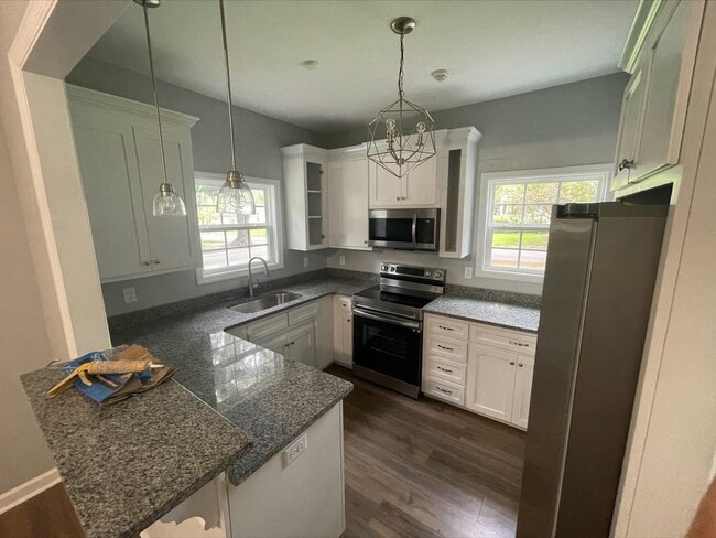 1112-B North Toombs Street Kitchen view - 1112 N Toombs St Unit B